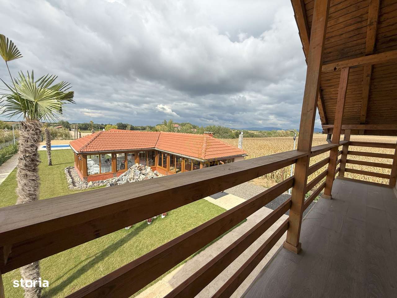 Vila de vanzare in APA-NORD  cu 2 Piscine/Zona de Relaxare/Acces lac-1