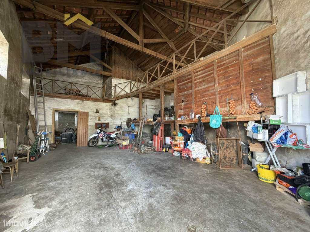 Edifício antigo no centro da aldeia de Proença-a-Velha - Grande imagem: 5/22