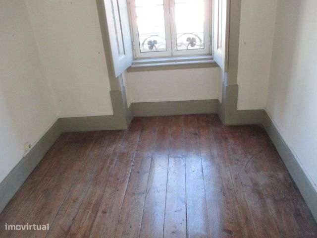 Vivenda na Av. Dias da Silva-11