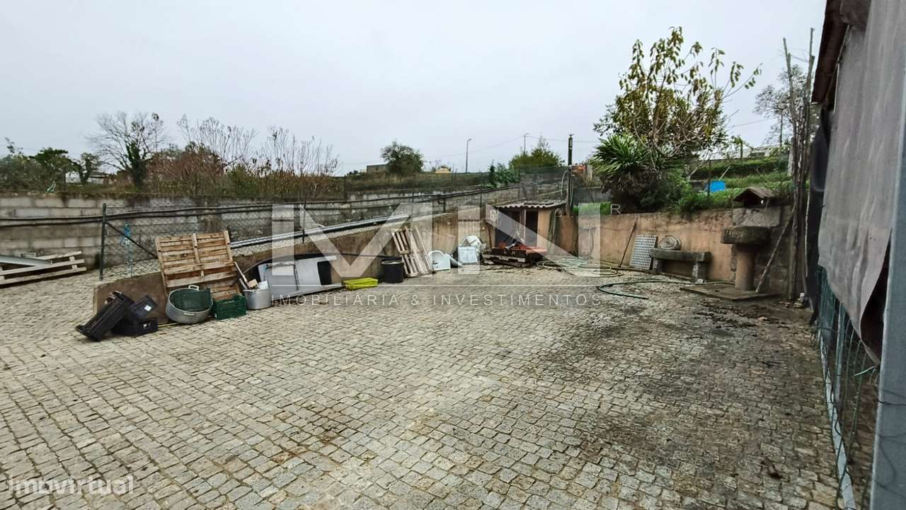 Terreno murado com construção - 2100m2-26