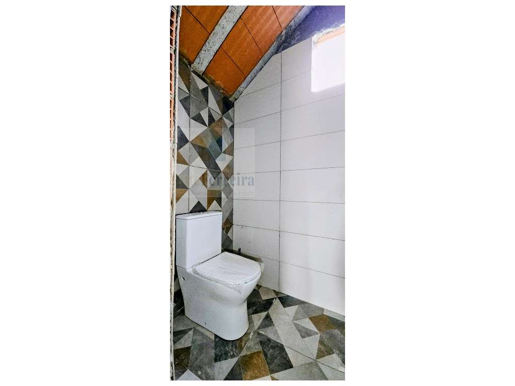 Moradia T2 em recuperação, Dois Portos, Runa!!-12