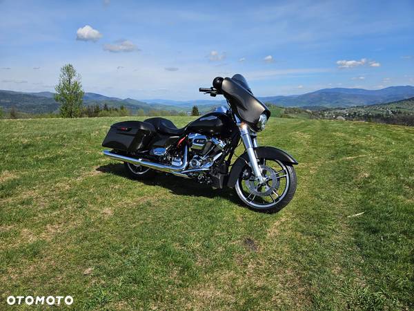 Harley-Davidson Touring Street Glide - 1