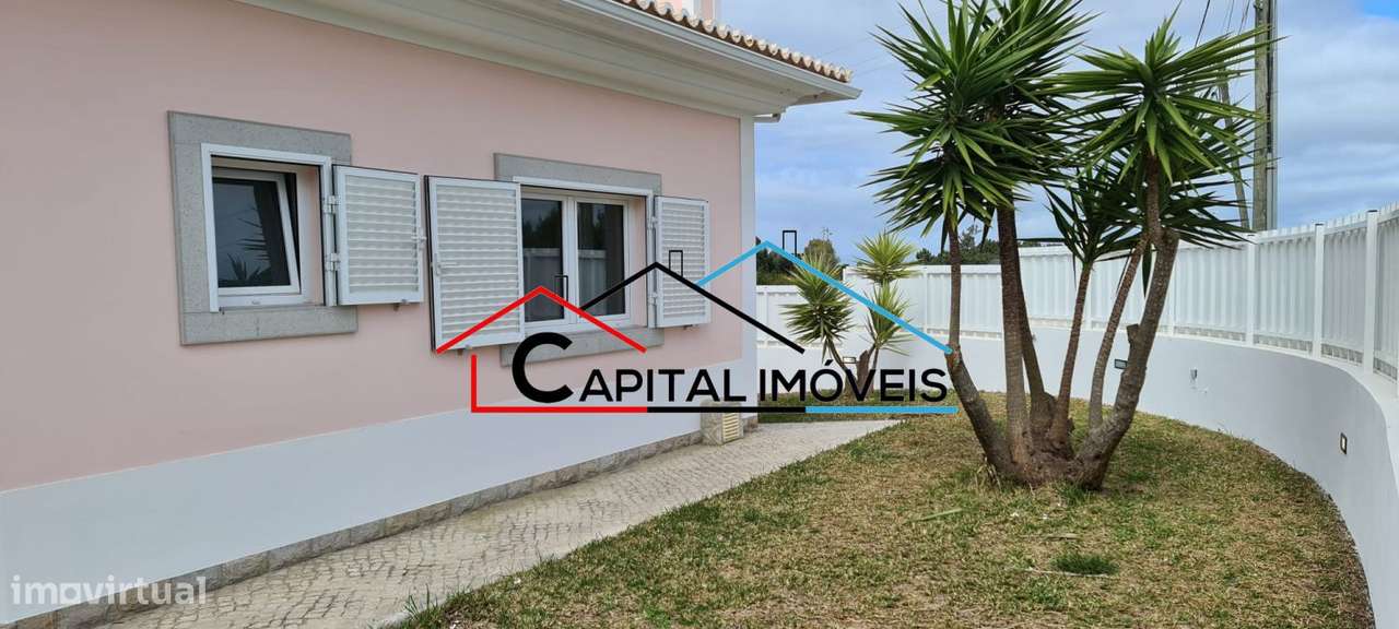 Moradia isolada T3+2 com piscina, em Caixas Sesimbra-0