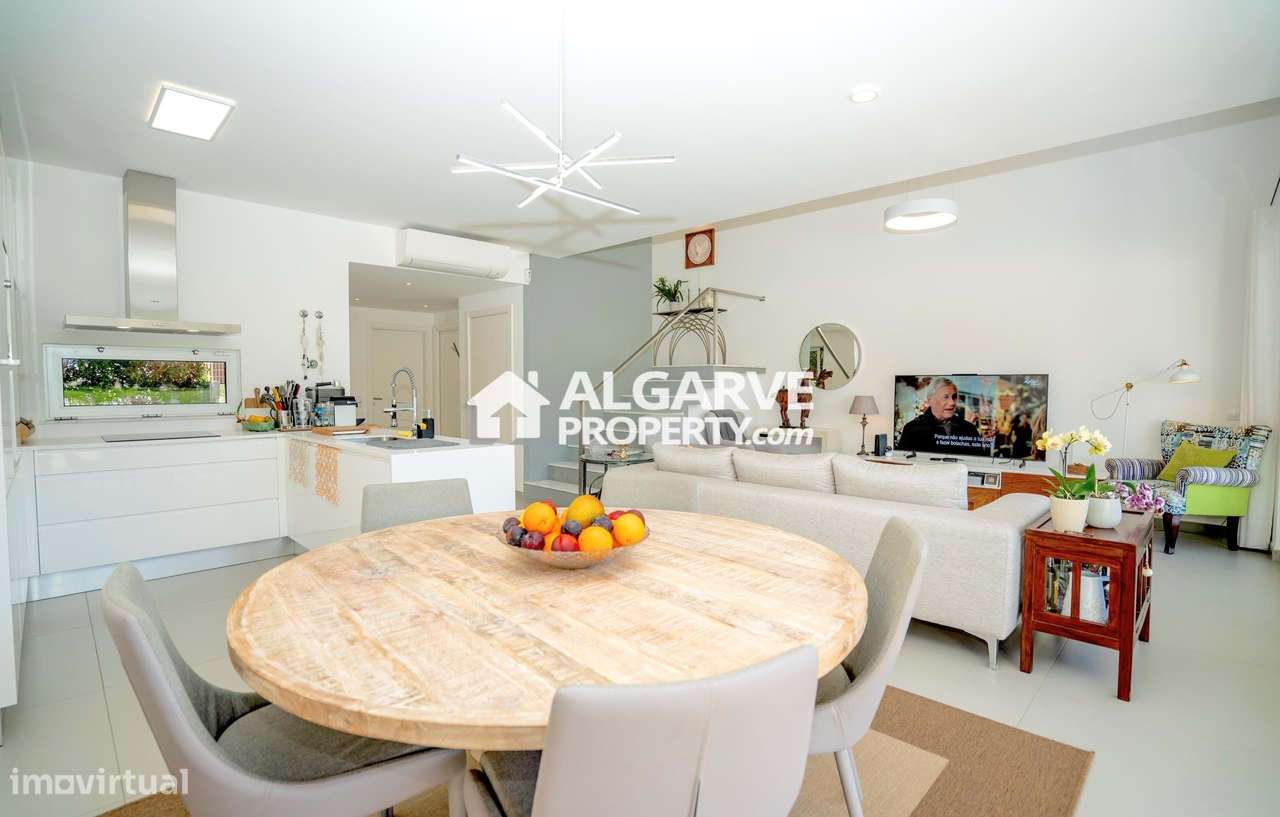 Moderna moradia V3 perto de todas as comodidades e do centro de Albufe - Grande imagem: 2/35