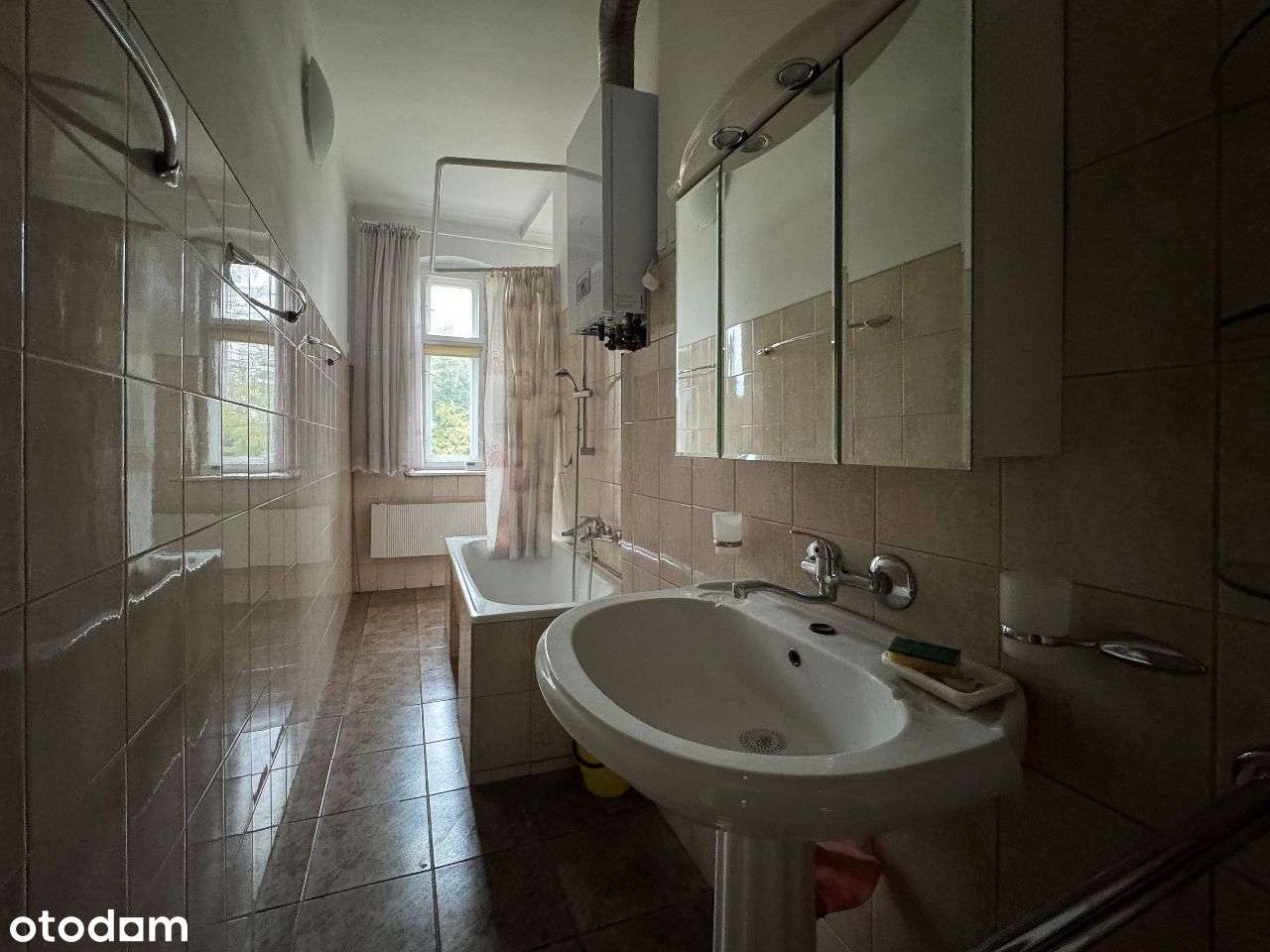 Duży dom do zamieszkania lub na działalność-19