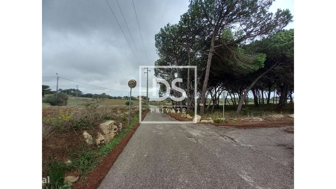 Moradia com Piscina num terreno de 1.651m2 no Lourel em Sintra - Grande imagem: 4/47