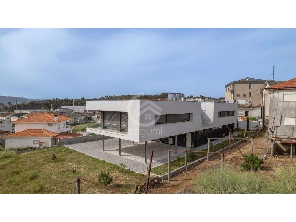 Moradia Contemporânea | 1.470 m² | A 1 Minuto da A4-57