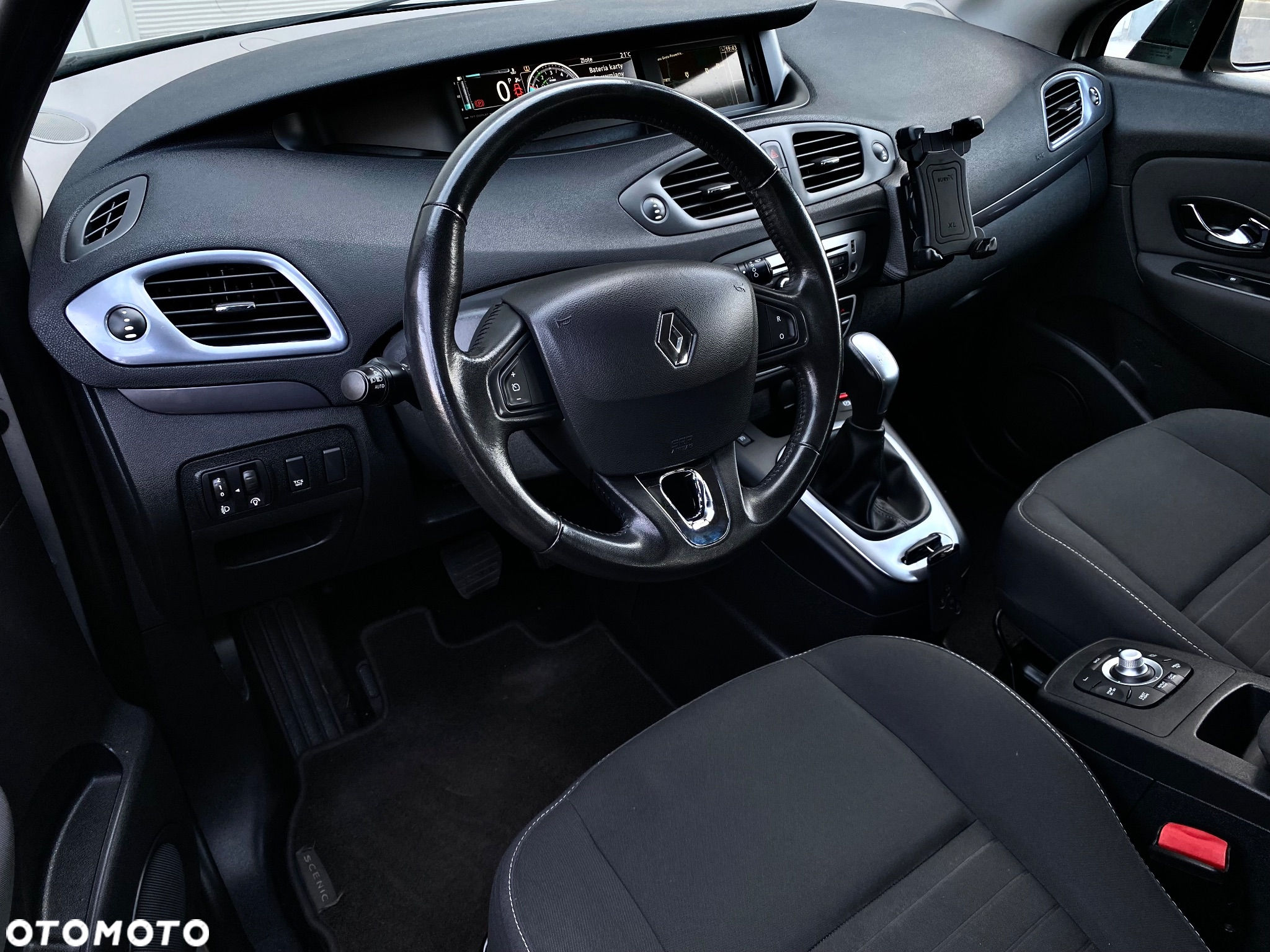 Renault Grand Scenic - 16