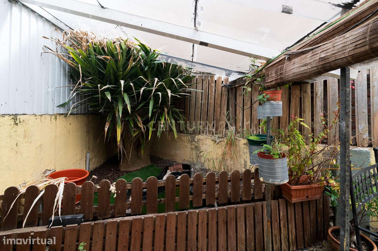 Apartamento T2+1 com Terraço no Centro de Odivelas-22
