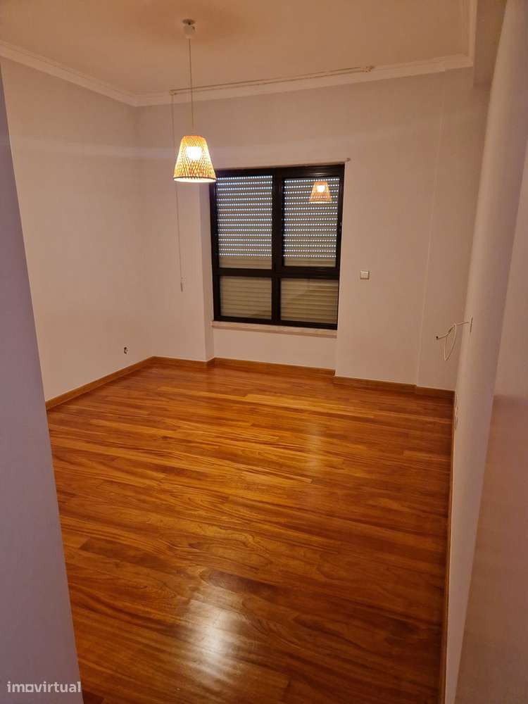 T3 Luxo (T3+T3 ligados/2 Fracções) com 3 Boxes Vistas - Almada Centro-25