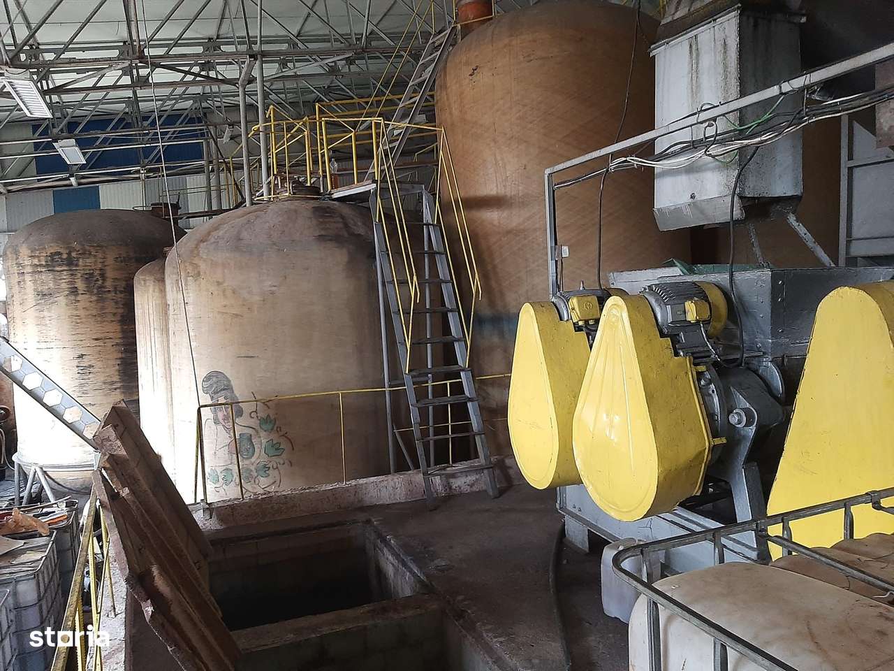 Afacere viticolă la cheie–cramă,linie îmbuteliere zonă viticolă de top - Imagine principală: 2/18