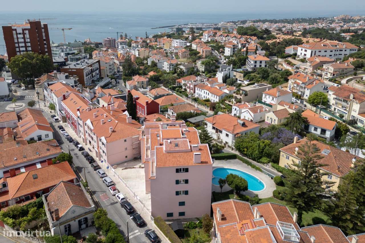 T2 Remodelado com Piscina a 500m da Marginal, Monte Estoril-24