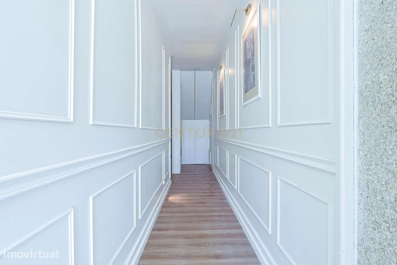 Prédio Reabilitado à Venda em Gaia - Grande imagem: 4/23