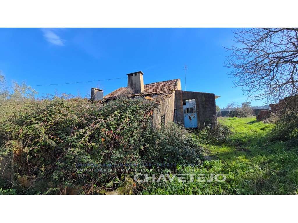 Casa de campo para renovação com excelente potencial perto de Tomar - Grande imagem: 5/34