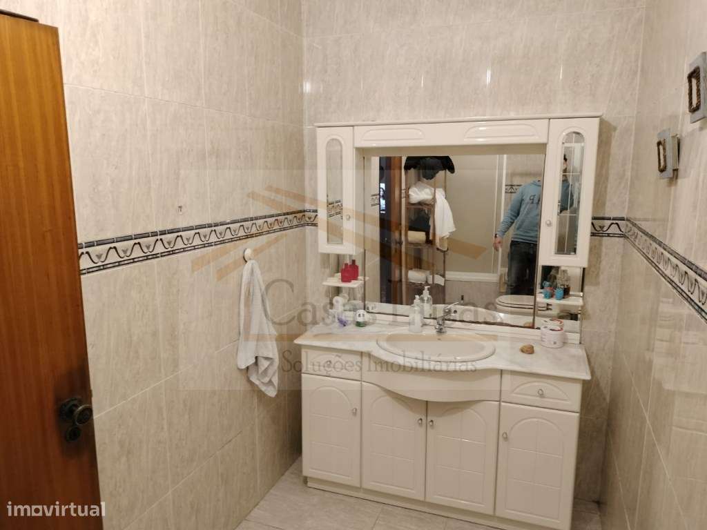 Moradia T4 com GARAGEM, PÁTEO c/ CHURRASQUEIRA + TERRENO EXTRA (40m...-11