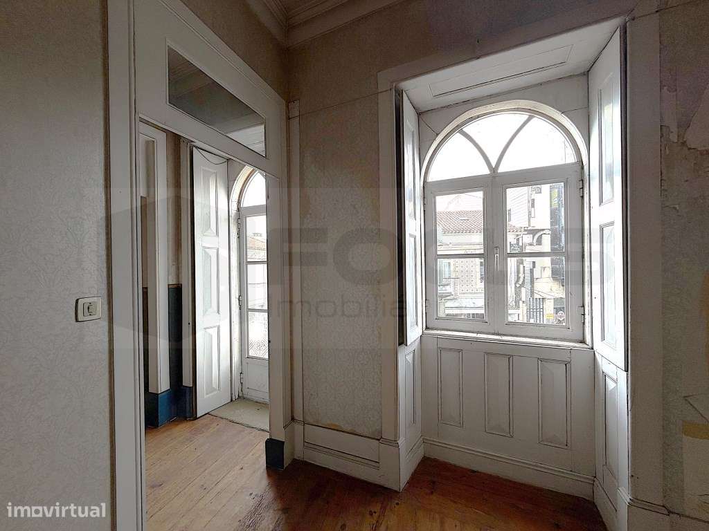 Prédio Histórico para Reabilitação - Localização Premium em Ílhavo - Grande imagem: 2/25