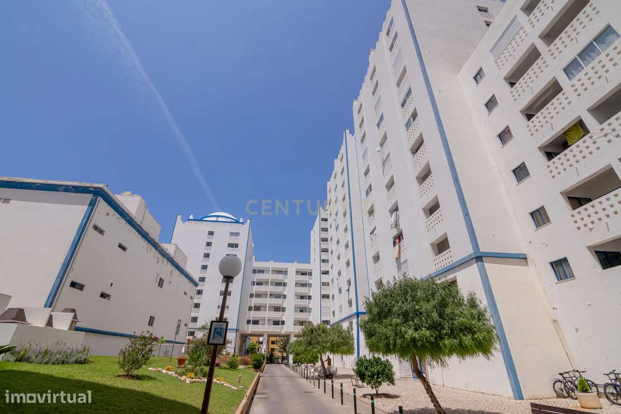 APARTAMENTO T1 TOTALMENTE REMODELADO EM CONDOMINIO FECHADO - Grande imagem: 3/24