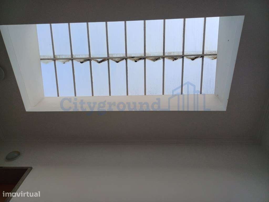 Excelente prédio renovado, de 10 fracções, em Benfica-29