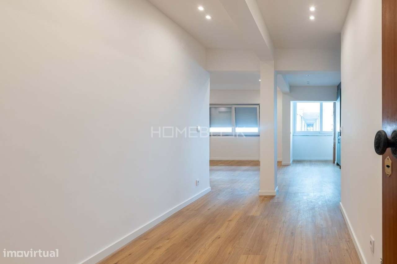 Apartamento T1 renovado em Santo Antonio da Caparica-1