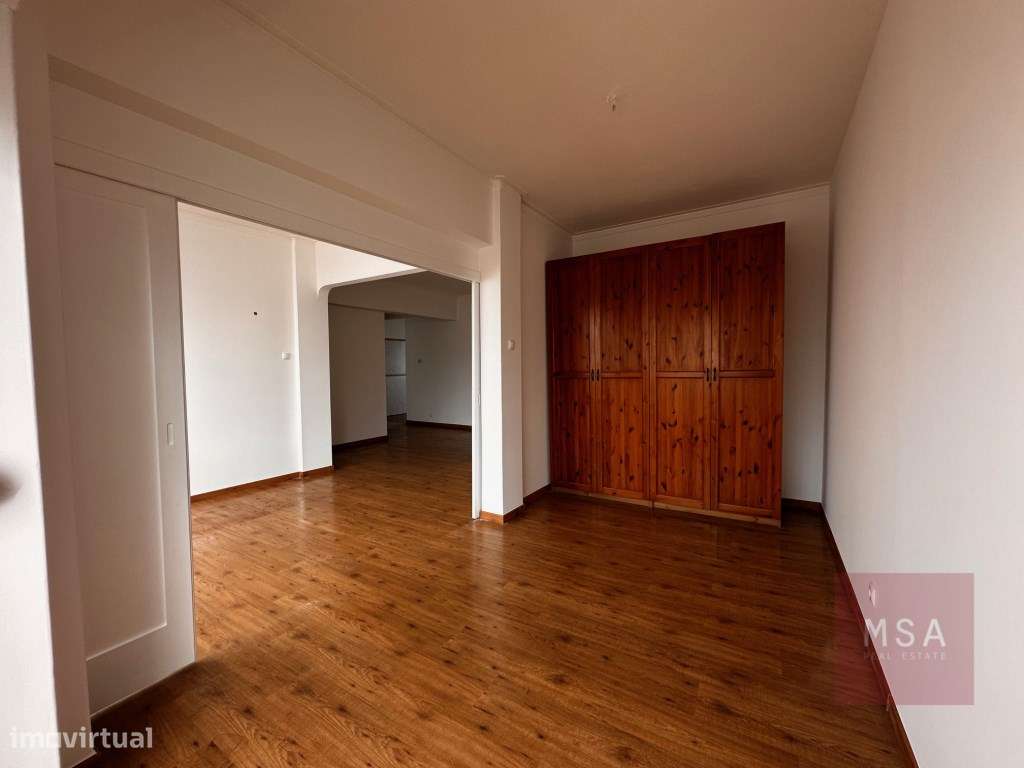 Apartamento T1+1 em Benfica com 70m2-5