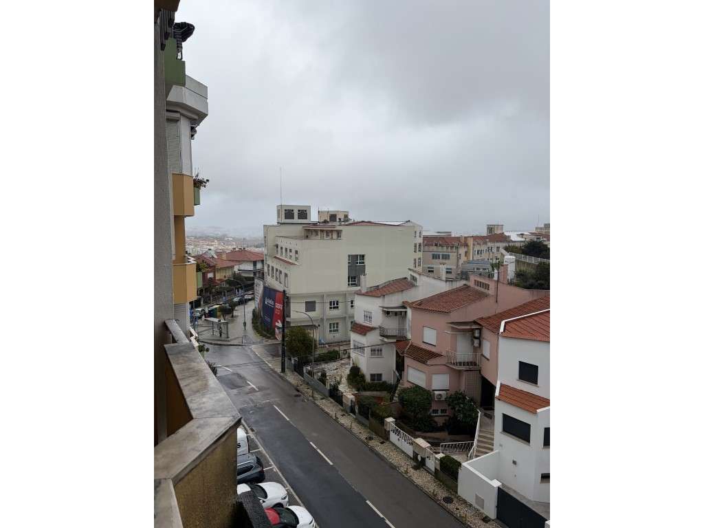 Espetacular apartamento T2 com varanda junto ao Hospital dos Lusiadas.-27