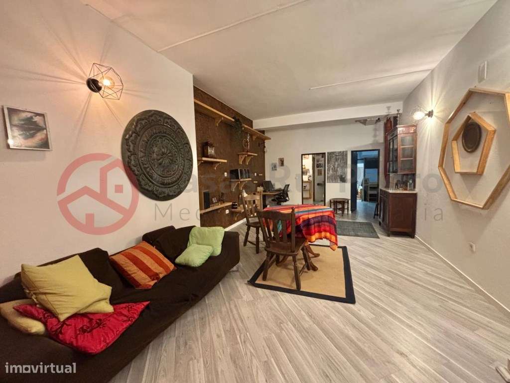 Loja transformada em estúdio, em Almada Velha - Grande imagem: 3/17