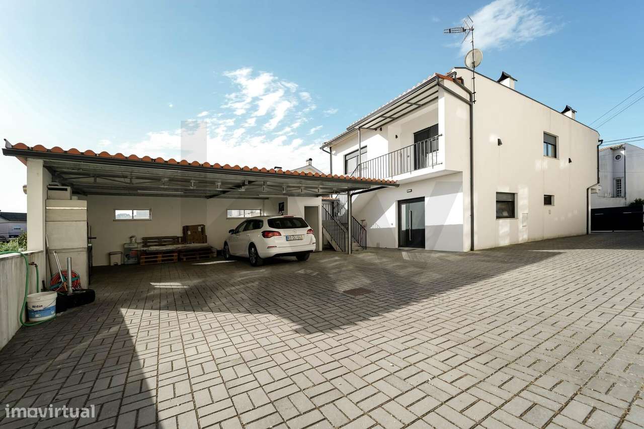 Moradia T4 com terreno, zona exterior equipada e anexos em Coimbra, Sã - Grande imagem: 4/35