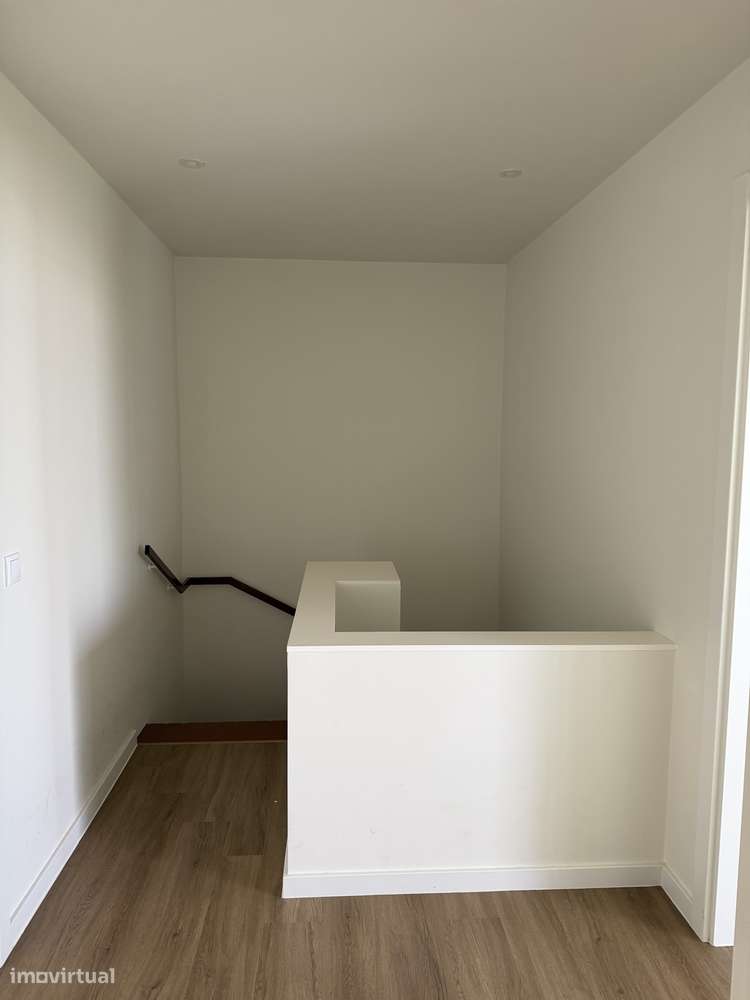Moradia T3 renovada a 200 m do mar|Condomínio fechado Vigias da Arriba-18