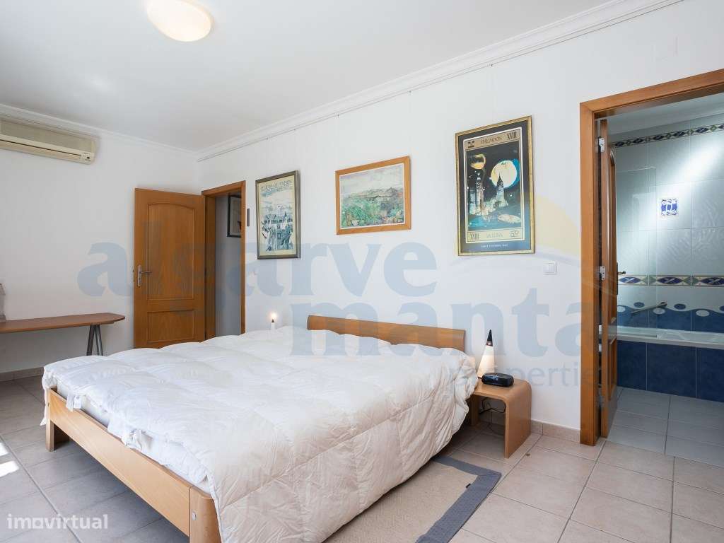 Moradia T5 com Jardim e Piscina + Lote Urbano para construção - Cas...-36