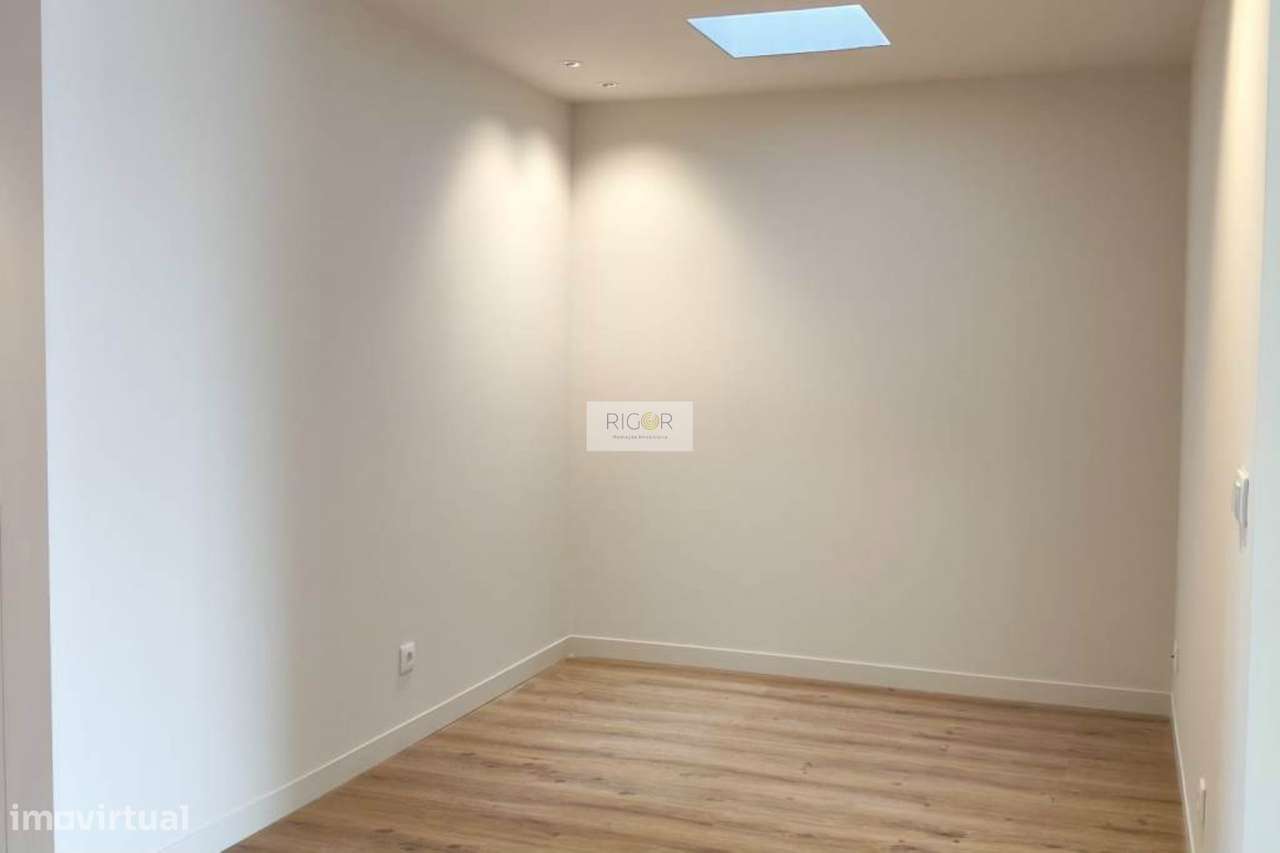 Apartamento T2+1 com varanda na sala a sul em Matosinhos-2