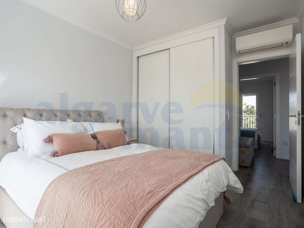 EXCLUSIVO! Moradia T3 Moderna com Piscina Privada no coração de Vil...-48