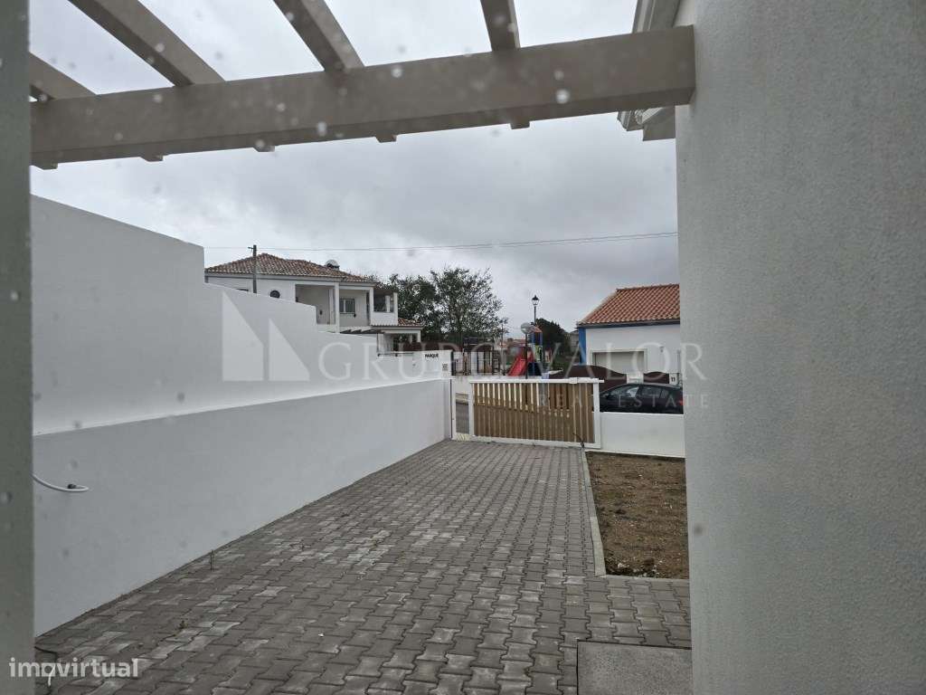 Moradia T3 nova em Alvarinhos- São João das Lampas-3