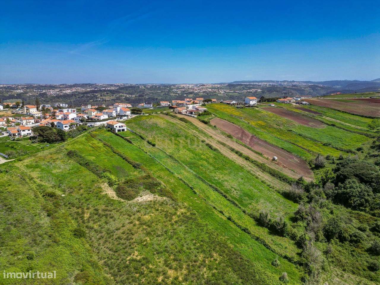 Moradia com Terreno Amplo e Vista Mar na Carvoeira-56