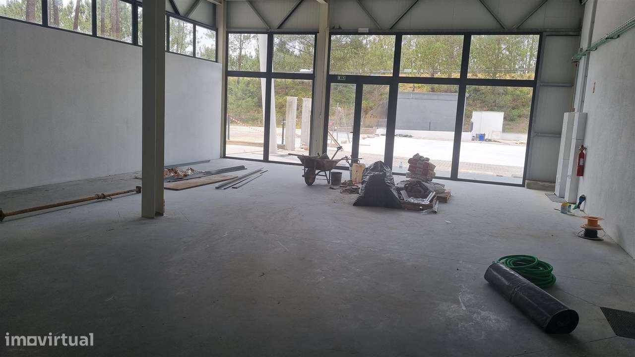 Armazéns e Escritórios Novos em Maceira – Leiria - Grande imagem: 3/26