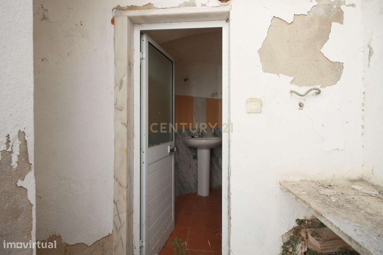 Apartamento e arrumos para venda em Borba-17