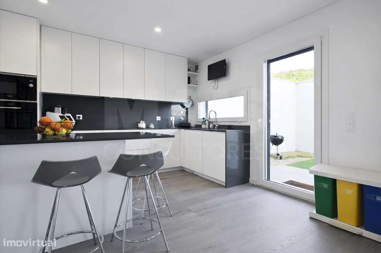 Moradia T4+1 Premium | Garagem | Terraços | Quintal - Grande imagem: 5/39