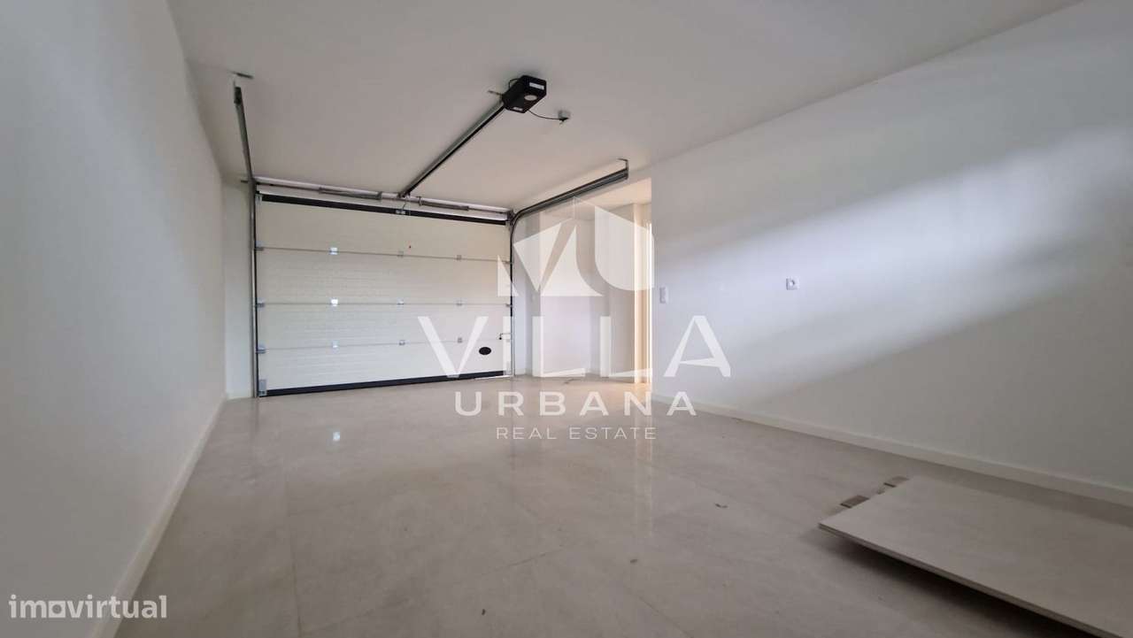 Moradia T3+1 no Centro da Charneca da Caparica-25