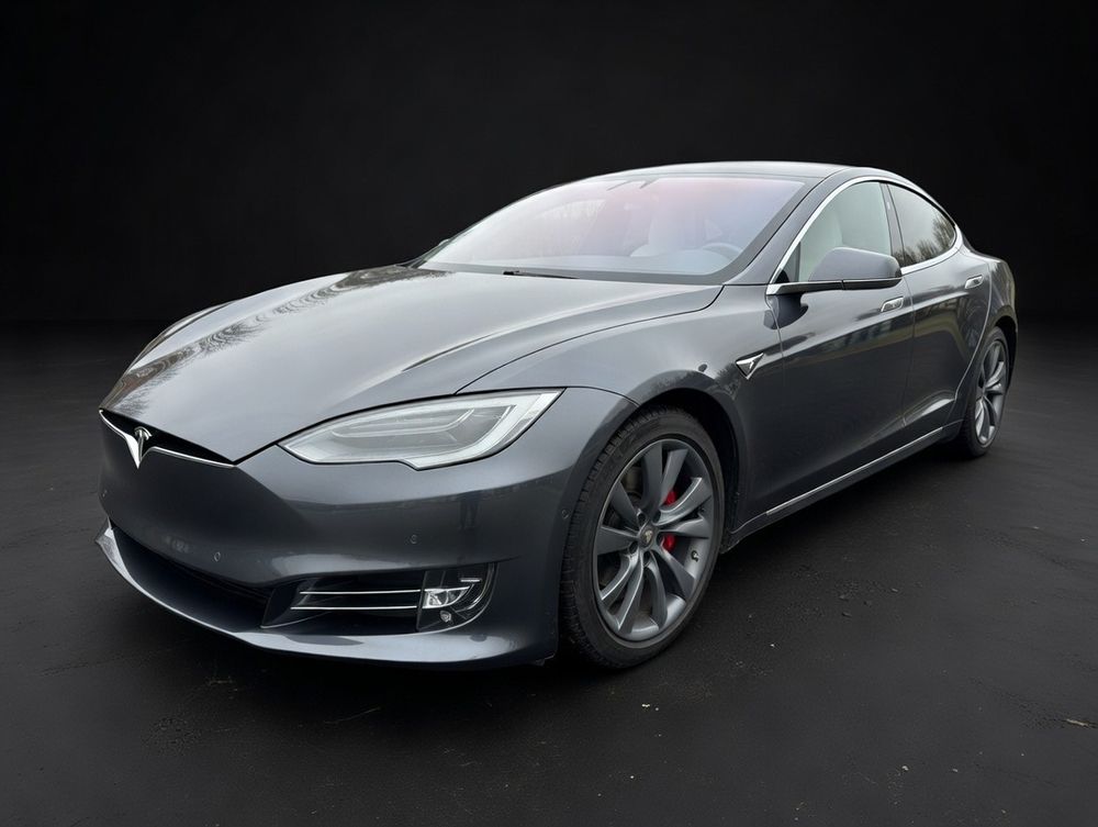 Tesla Model S Ludicrous Performance 2020