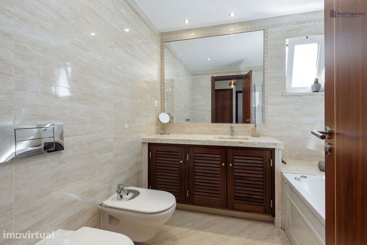 Moradia Térrea T4 Isolada em Albufeira – Um Refúgio de Luz, Conforto e-27