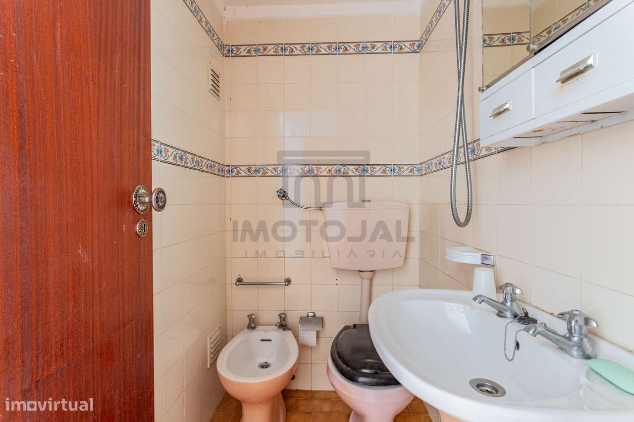 APARTAMENTO T2 (R/C) + POTENCIAL T0 INDEPENDENTE (CV) + QUINTAL-10