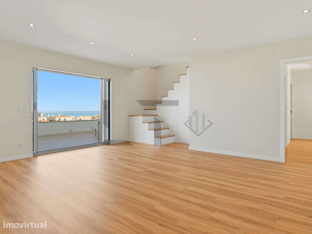 Penthouse T3 (possível T4) com Terraço, plena vista Rio e Garagem, ...-12