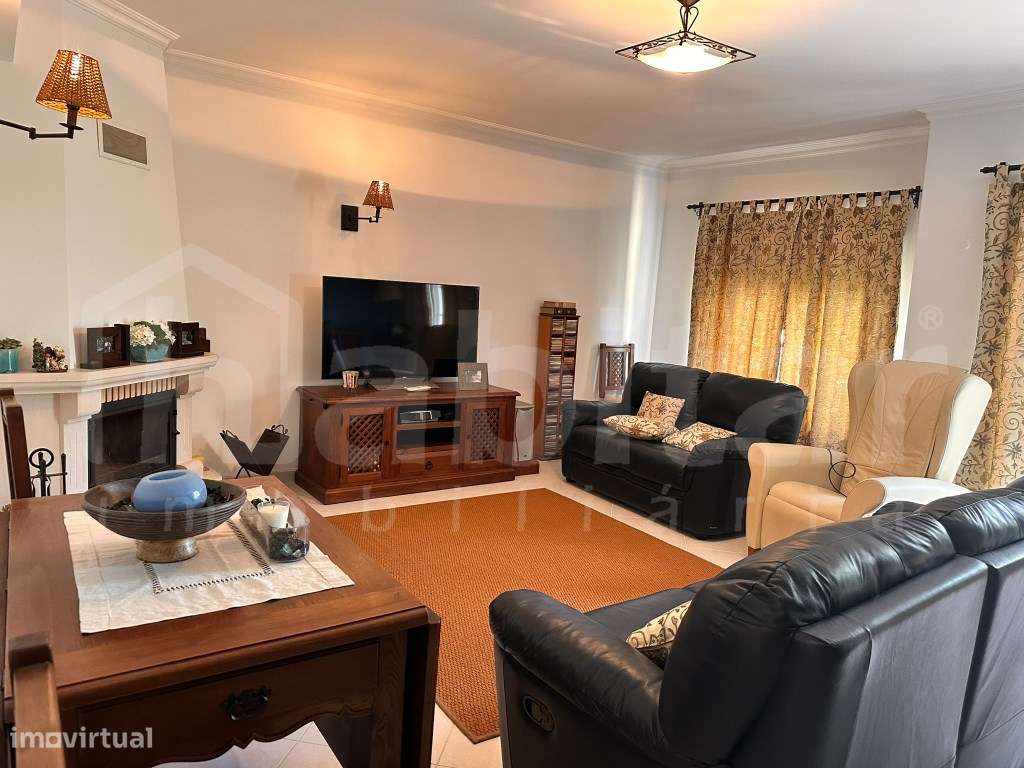 Apartamento T3 com 147 m², varandas, estacionamento e arrecadação-3