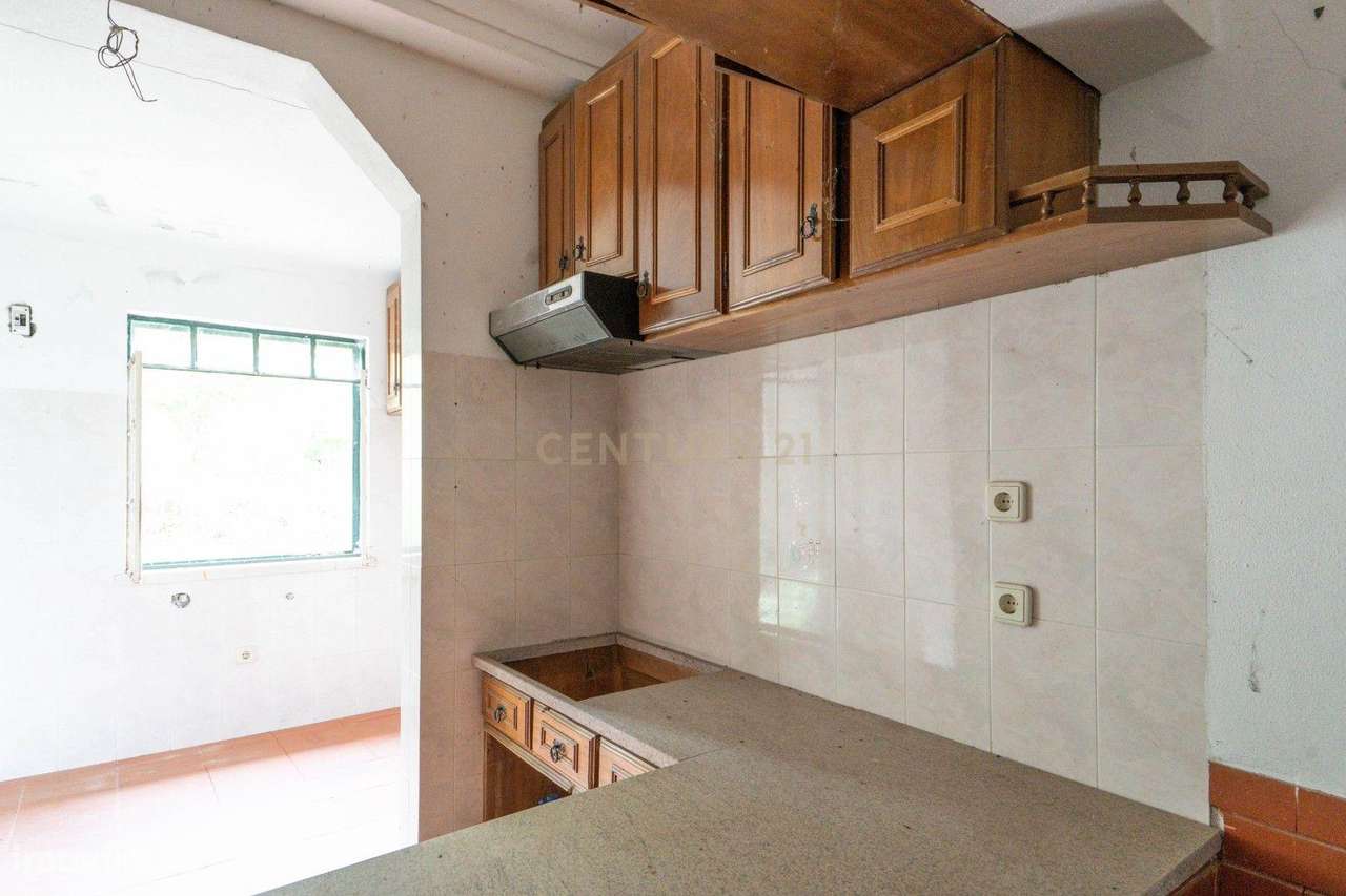 Moradia de dois pisos de tipologia T4 com terreno-10