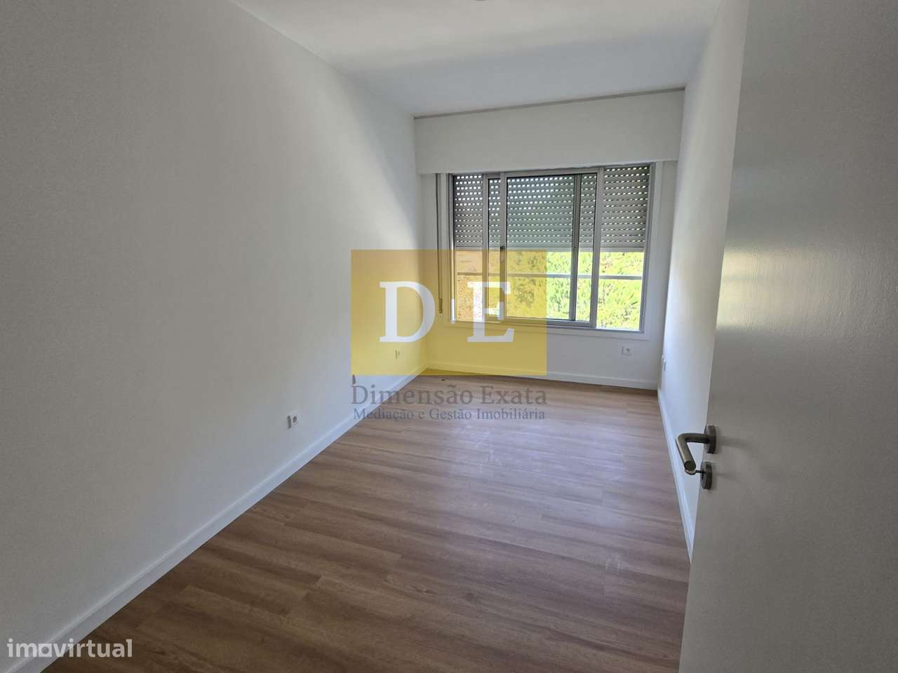 Apartamento T4 em Zona Central da Sª da Hora Junto à Estação do M-15