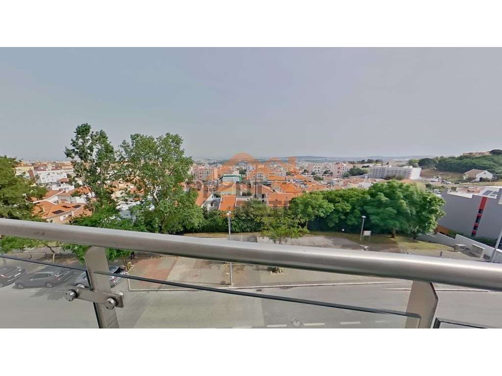 Situado na Urb. Jardim da Amoreira, Exclusivo T2 com vista desafoga...-22