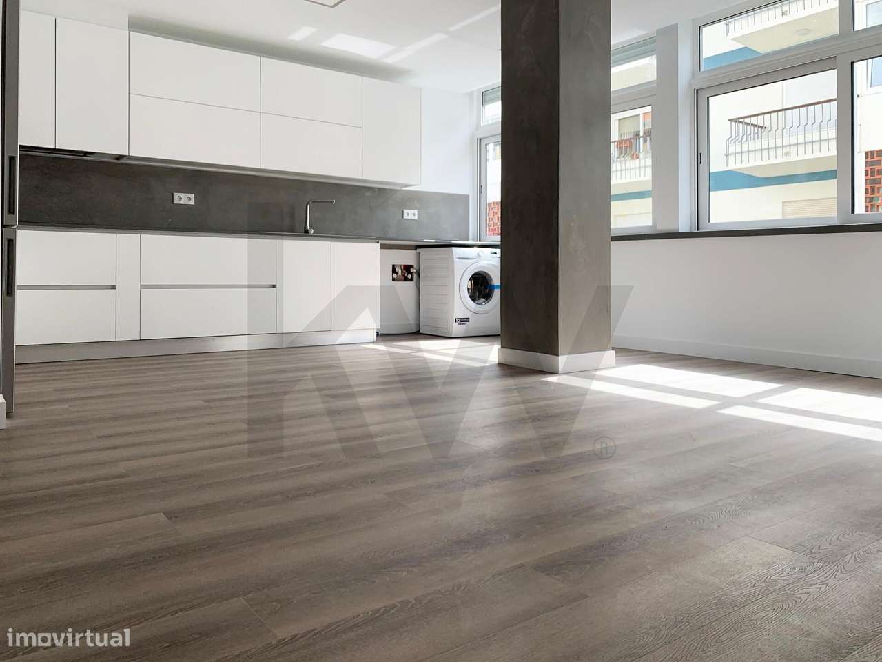 Apartamento T2 com 2 casa de banho Totalmente Remodelado em Queijas - Grande imagem: 5/16