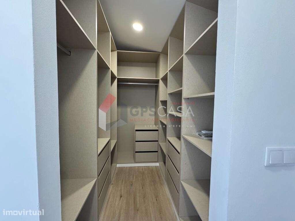 Moradia T3+1 com vista mar – Santa Cruz-39