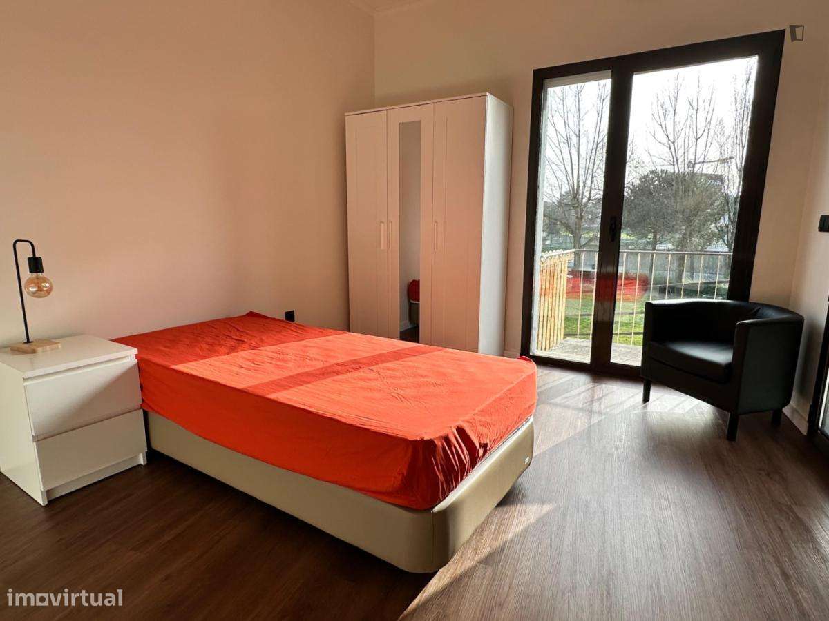 Quarto - localizado em Pedrouços Porto - Grande imagem: 5/8
