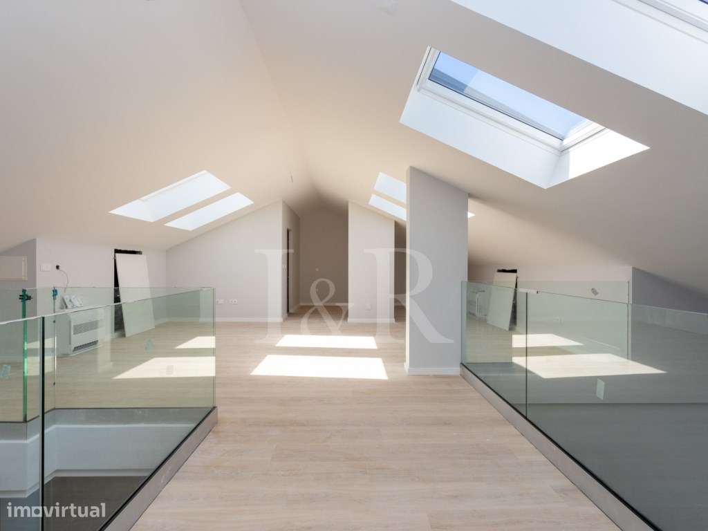 Apartamento T3+1 com varanda e estacionamento em Carcavelos - Grande imagem: 5/41