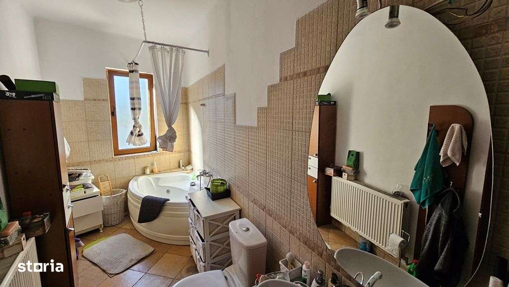 Casa de vanzare central, langa Liceul Papiu-8